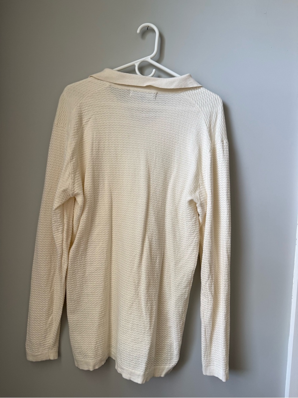 Men's Textured V-Neck Polo Sweater - Picture 5 of 5